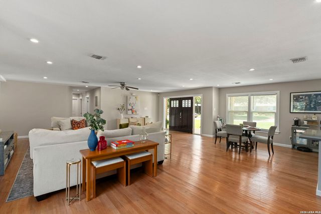 119 Blakeley Dr, San Antonio, TX 78209
