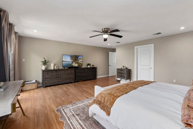 119 Blakeley Dr, San Antonio, TX 78209