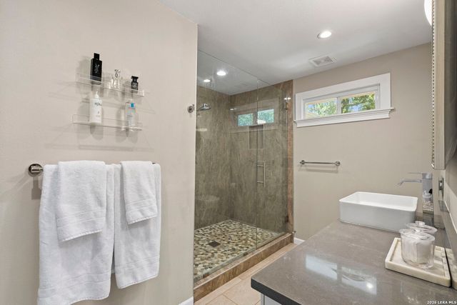119 Blakeley Dr, San Antonio, TX 78209