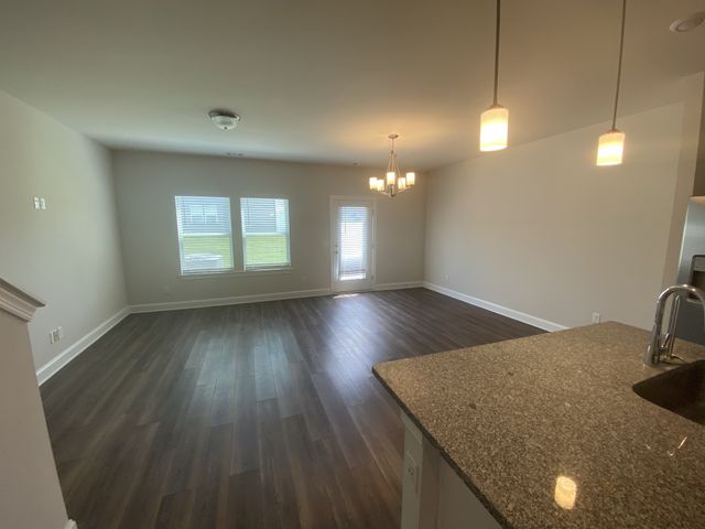 1550 Olympic Ln, Lebanon, TN 37087