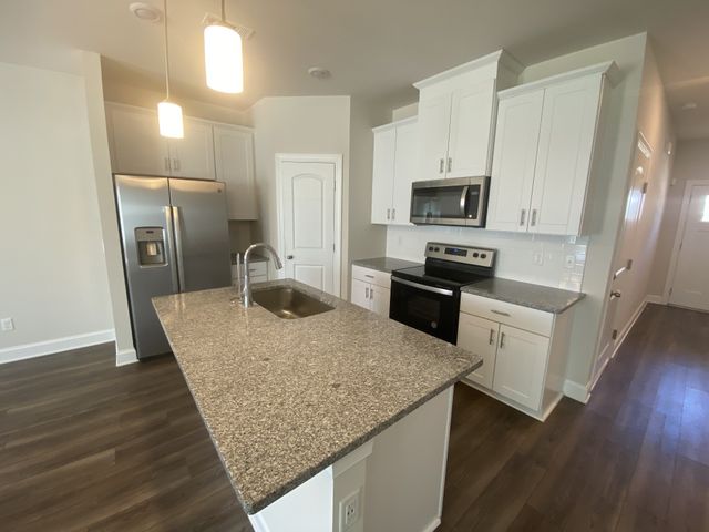 1550 Olympic Ln, Lebanon, TN 37087