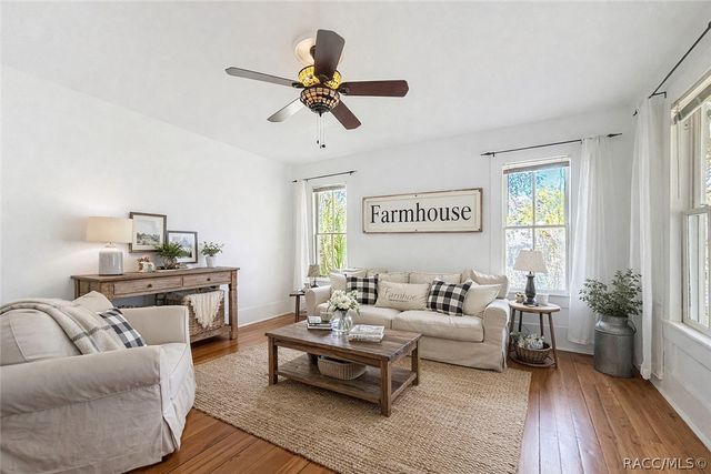 940 NE 4th Avenue, Crystal River, FL 34428