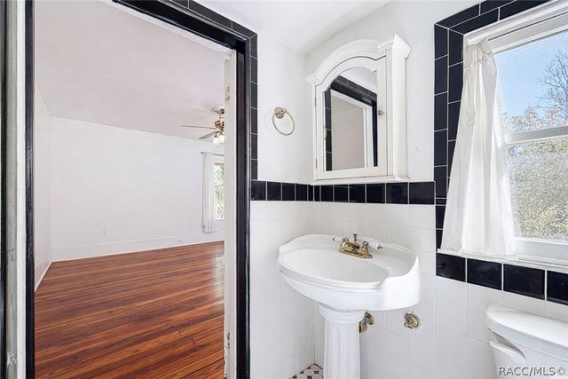 940 NE 4th Avenue, Crystal River, FL 34428