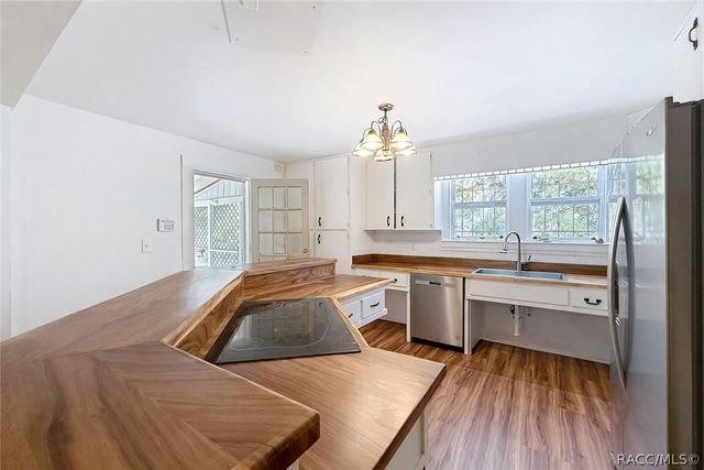 940 NE 4th Avenue, Crystal River, FL 34428