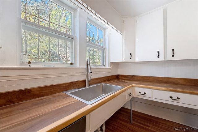 940 NE 4th Avenue, Crystal River, FL 34428