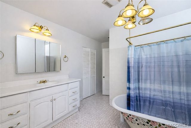 940 NE 4th Avenue, Crystal River, FL 34428