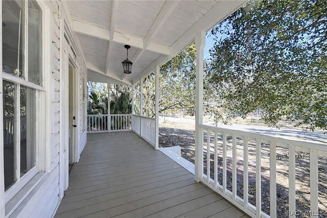 940 NE 4th Avenue, Crystal River, FL 34428