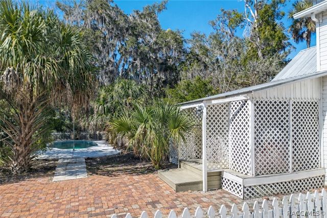 940 NE 4th Avenue, Crystal River, FL 34428