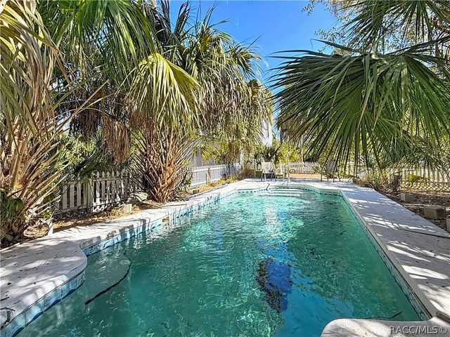 940 NE 4th Avenue, Crystal River, FL 34428