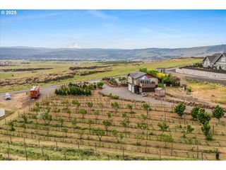 14 OAK CREEK Rd, Dallesport, WA 98617