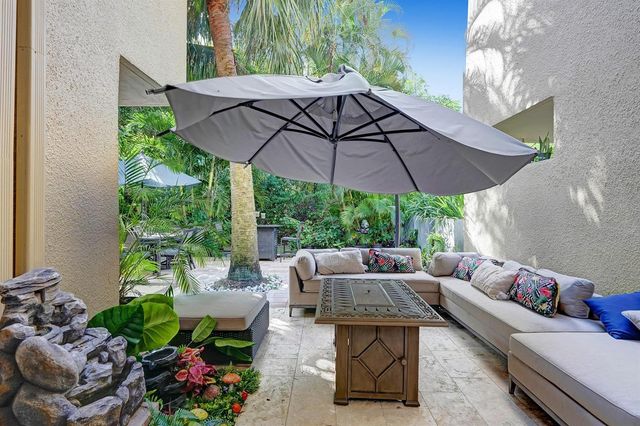 702 Saint Albans Drive 702, Boca Raton, FL 33486