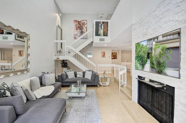 702 Saint Albans Drive 702, Boca Raton, FL 33486