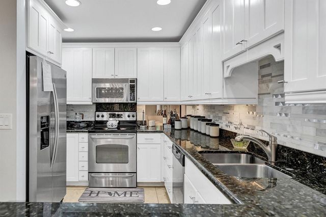 702 Saint Albans Drive 702, Boca Raton, FL 33486