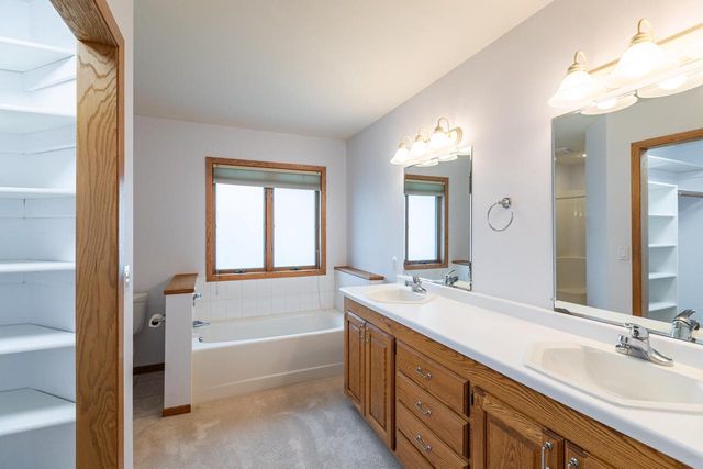 2723 Meadow Lark LANE S, Holmen, WI 54636