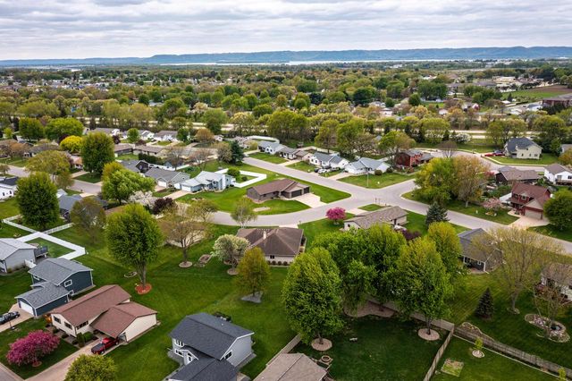 2723 Meadow Lark LANE S, Holmen, WI 54636