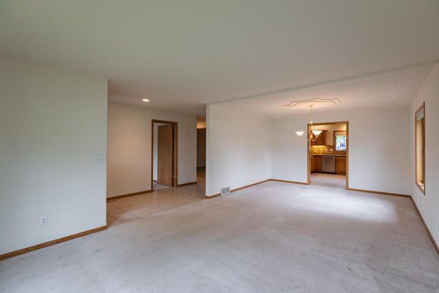 2723 Meadow Lark LANE S, Holmen, WI 54636