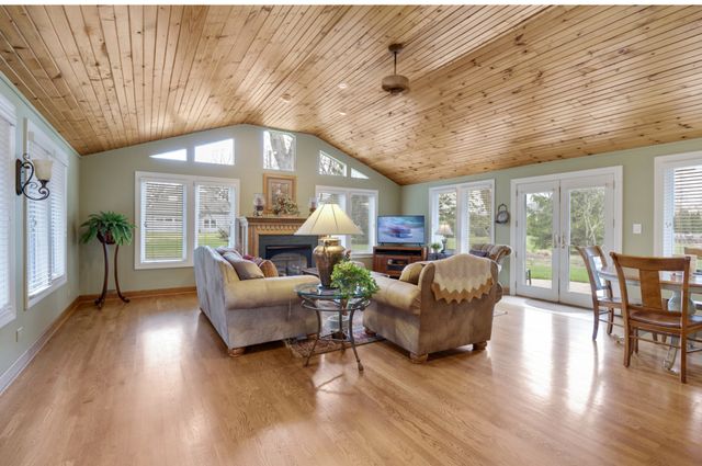 7845 Dana Way, Burr Ridge, IL 60527