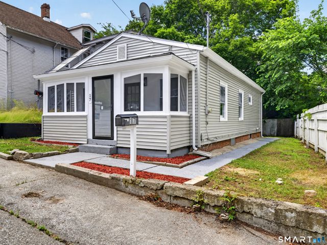 17 Ripley Place, Norwich, CT 06360