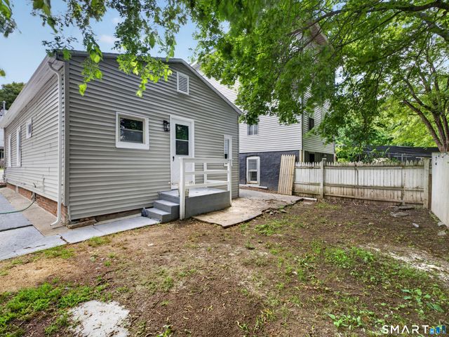 17 Ripley Place, Norwich, CT 06360