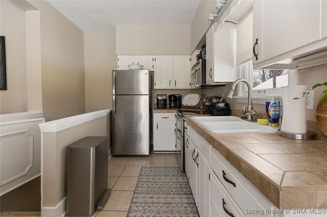 158 Indiana Avenue, Sellersburg, IN 47172