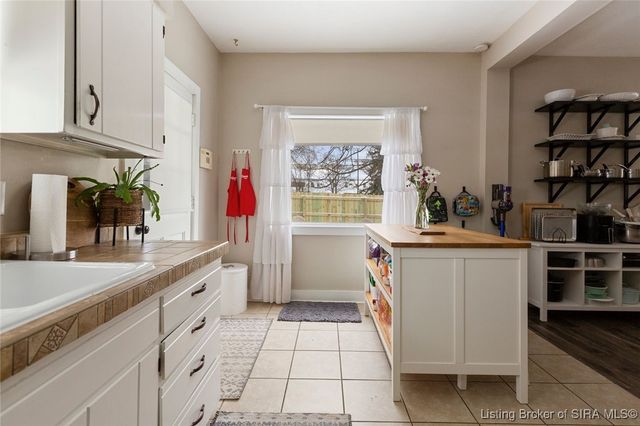 158 Indiana Avenue, Sellersburg, IN 47172