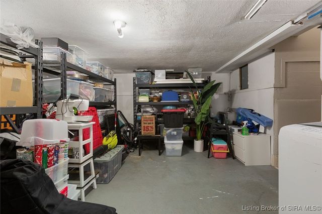 158 Indiana Avenue, Sellersburg, IN 47172