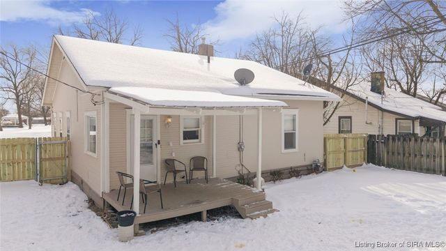 158 Indiana Avenue, Sellersburg, IN 47172