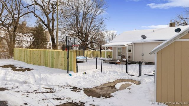 158 Indiana Avenue, Sellersburg, IN 47172