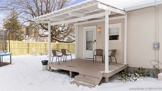 158 Indiana Avenue, Sellersburg, IN 47172