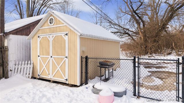 158 Indiana Avenue, Sellersburg, IN 47172