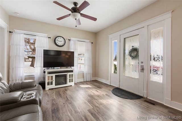 158 Indiana Avenue, Sellersburg, IN 47172