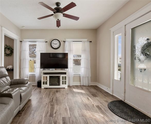 158 Indiana Avenue, Sellersburg, IN 47172