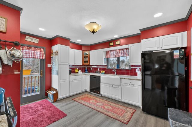 108 Williamsburg Court, Balmville, NY 12550