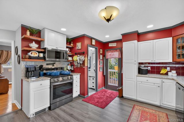 108 Williamsburg Court, Balmville, NY 12550