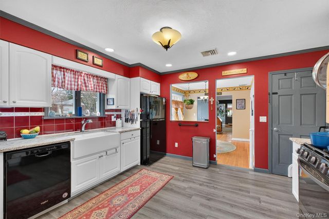 108 Williamsburg Court, Balmville, NY 12550