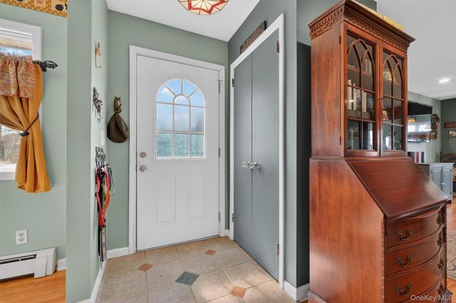 108 Williamsburg Court, Balmville, NY 12550