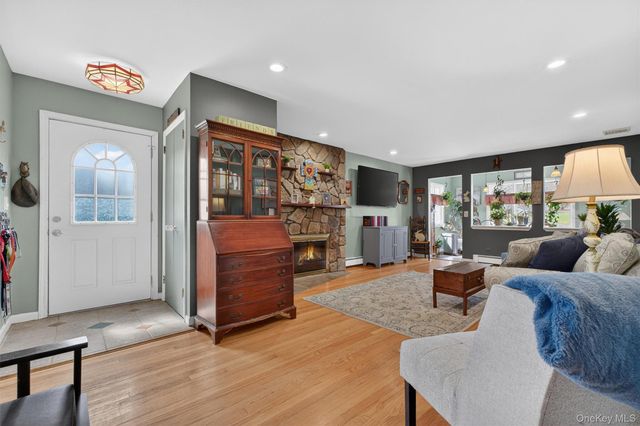 108 Williamsburg Court, Balmville, NY 12550