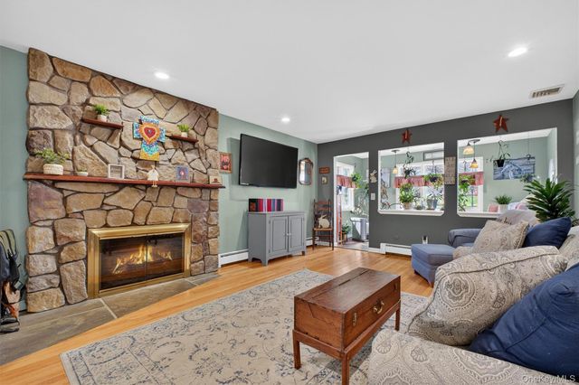 108 Williamsburg Court, Balmville, NY 12550