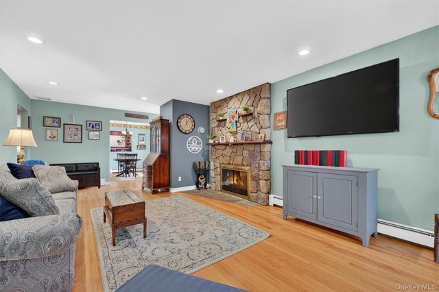 108 Williamsburg Court, Balmville, NY 12550