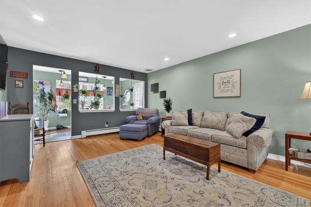 108 Williamsburg Court, Balmville, NY 12550