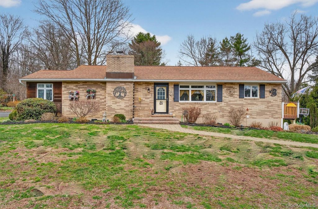 108 Williamsburg Court, Balmville, NY 12550