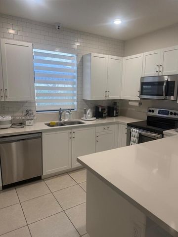 522 SW 19th Way 522, Fort Lauderdale, FL 33312