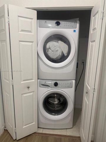 522 SW 19th Way 522, Fort Lauderdale, FL 33312