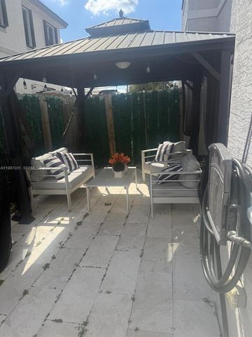 522 SW 19th Way 522, Fort Lauderdale, FL 33312