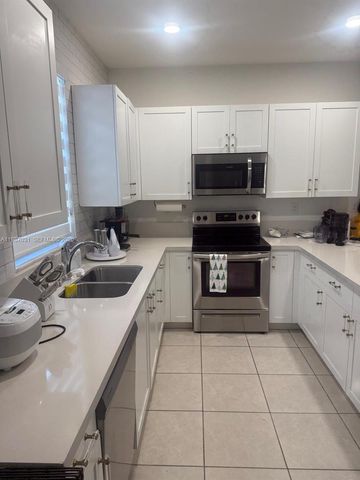 522 SW 19th Way 522, Fort Lauderdale, FL 33312