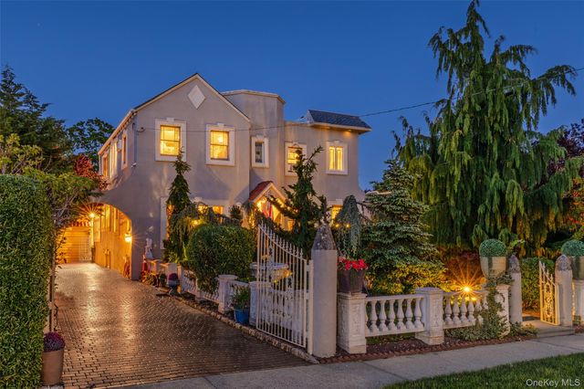 315 Wynsum Avenue, Merrick, NY 11566