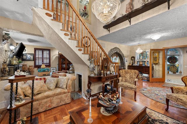 315 Wynsum Avenue, Merrick, NY 11566