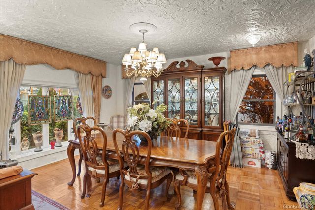 315 Wynsum Avenue, Merrick, NY 11566