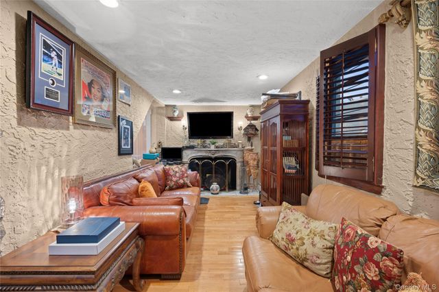315 Wynsum Avenue, Merrick, NY 11566