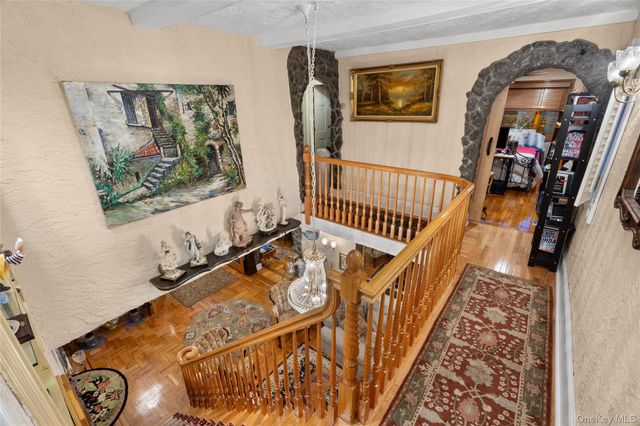 315 Wynsum Avenue, Merrick, NY 11566